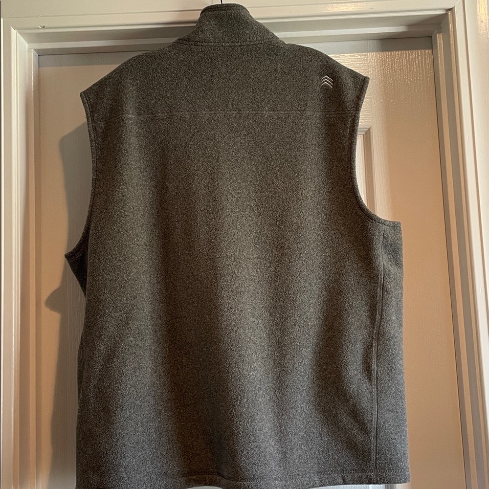 Excellent Condition Fleece Vest by Solaris - Picture 2 of 4